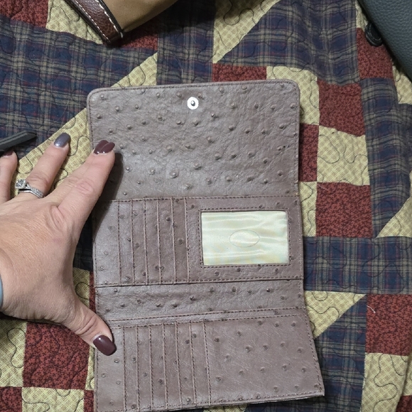 Guess Light Brown Logo Wallet - Picture 2 of 5